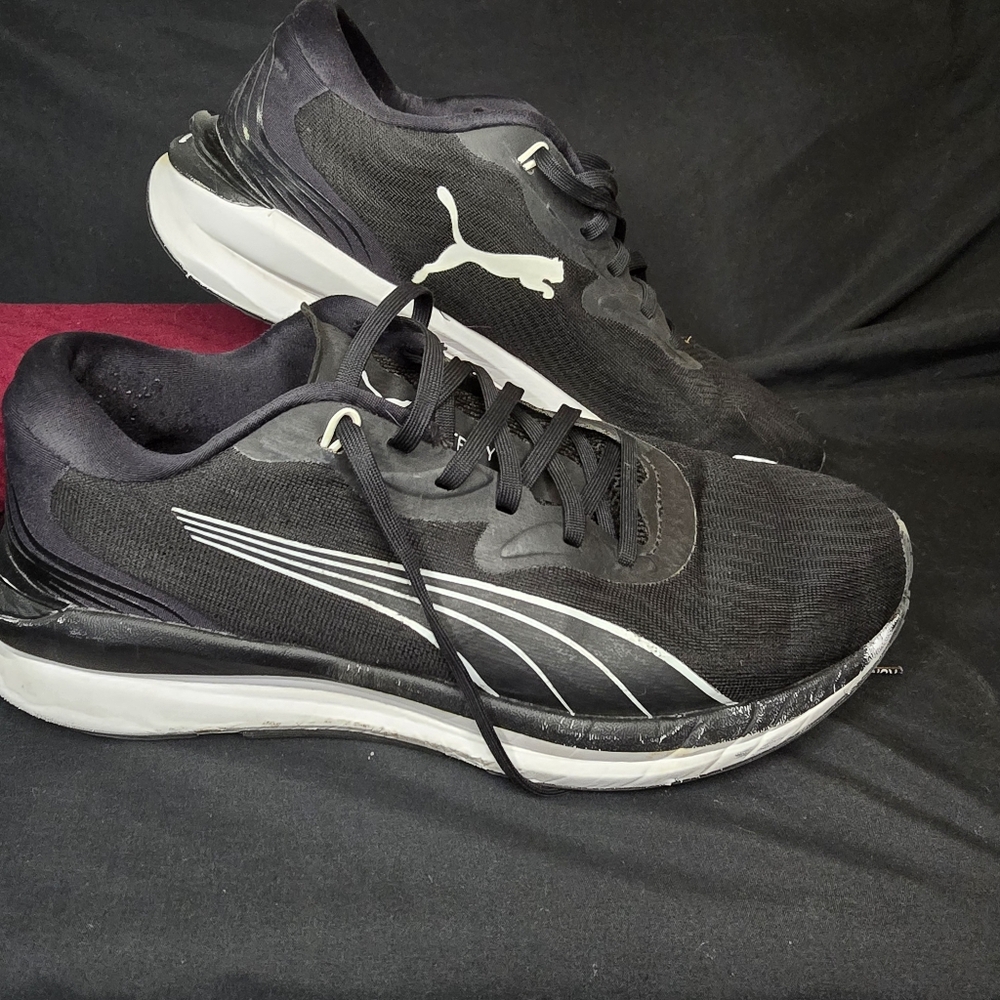 Puma Black and White Athletic Shoes with Sleek Design